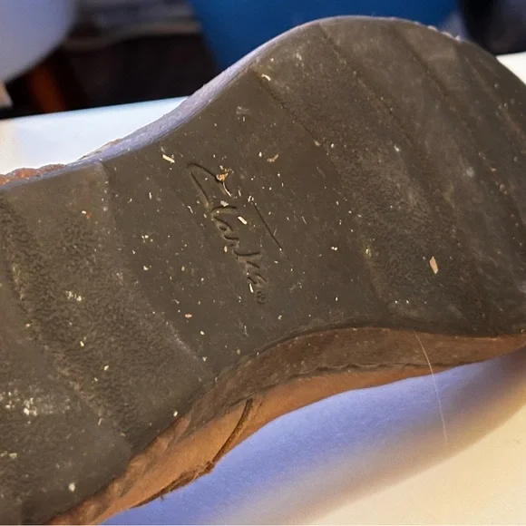 Clarks | Women’s Tan Leather Chukka Boots with Side Zip - Picture 7 of 10